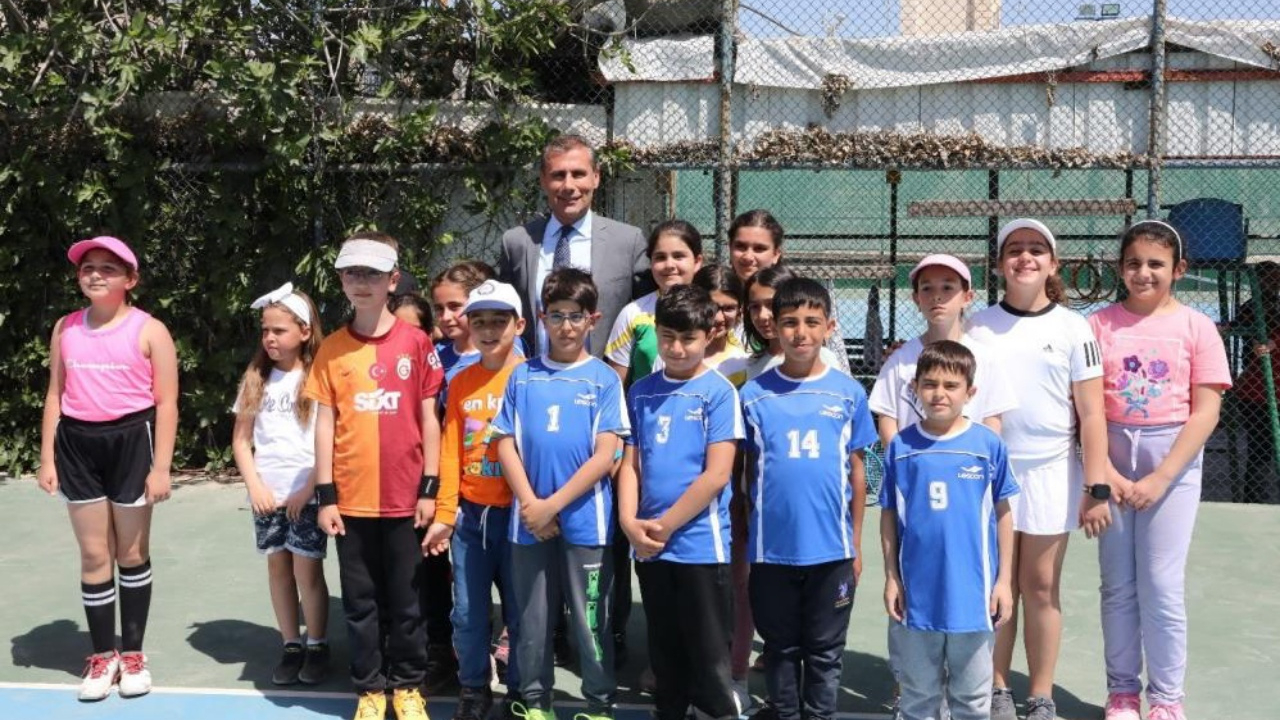 Adıyaman’da minik raketler kortta parladı: 2024-2025 Tenis Müsabakaları sona erdi