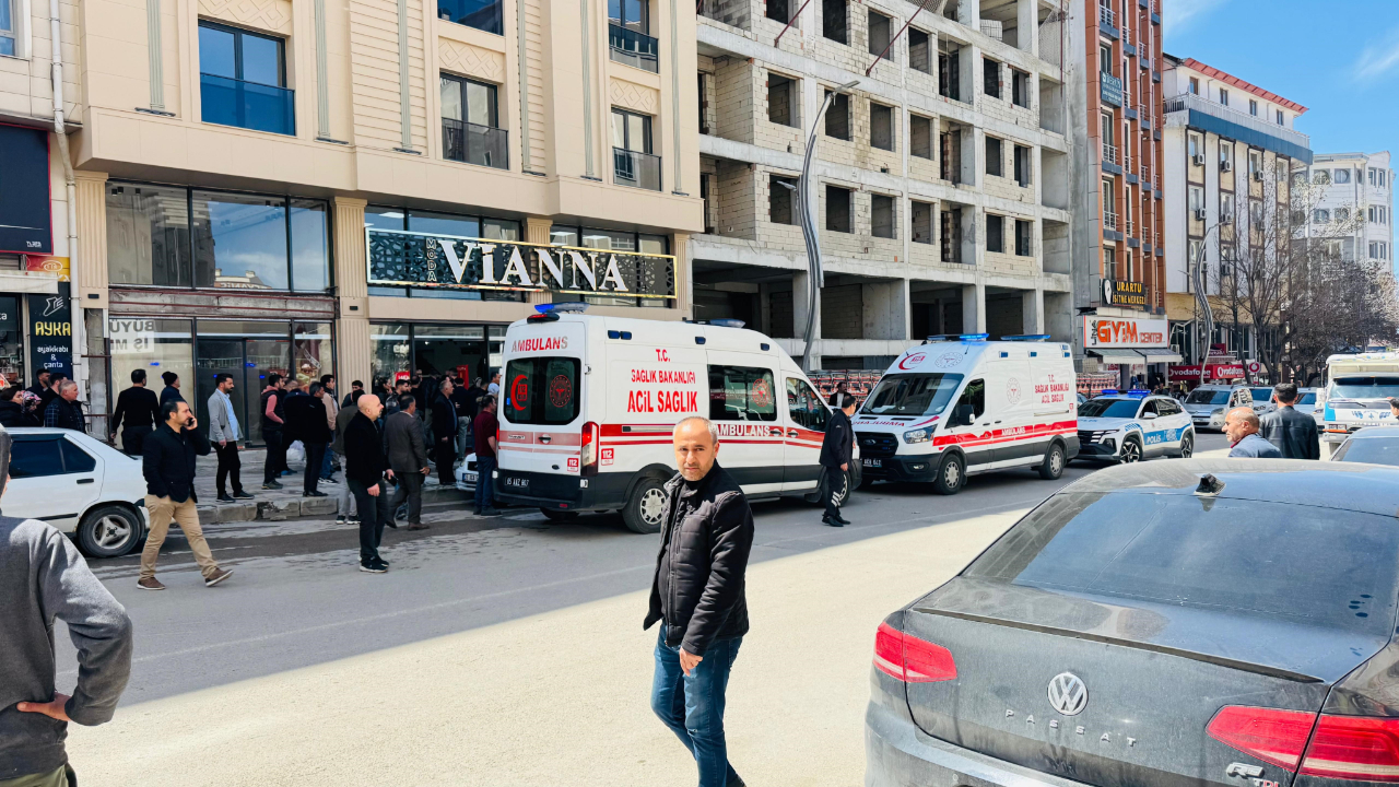 Van’da giyim mağazasında kanlı saldırı! 1 ölü, 3 yaralı