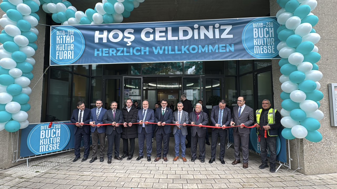 Diyanet İşleri Türk İslam Birliği tarafından Almanya'da "3. Kitap ve Kültür Fuarı" açıldı