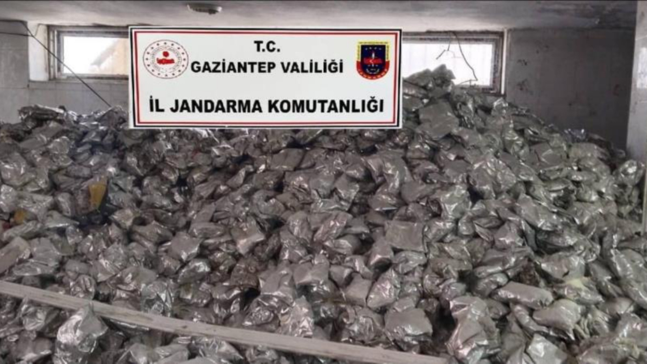 Bebekleri zehirleyeceklerdi! Gaziantep'te 8 milyon TL değerinde sahte bebek maması ele geçirildi