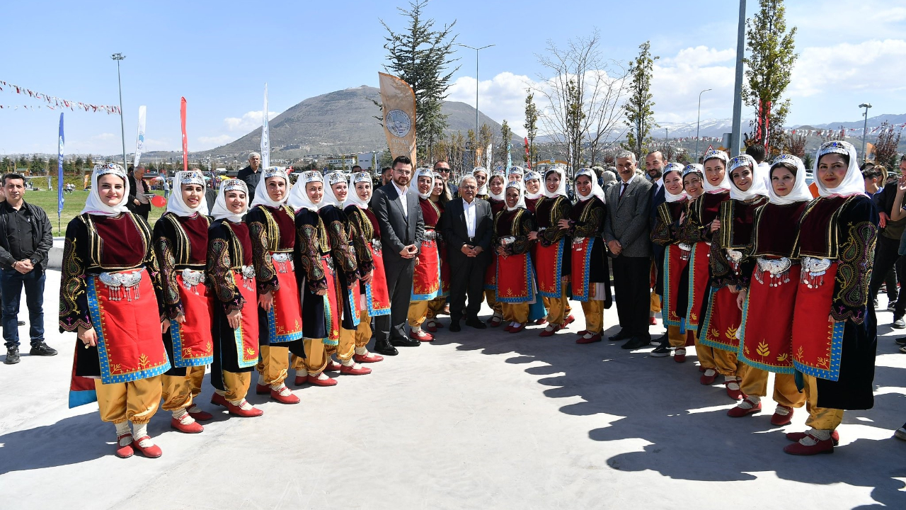 Kayseri’de Çocuk Kitap Fuarı ve Şenliği başladı: 10 Gün boyunca eğitim ve eğlence bir arada