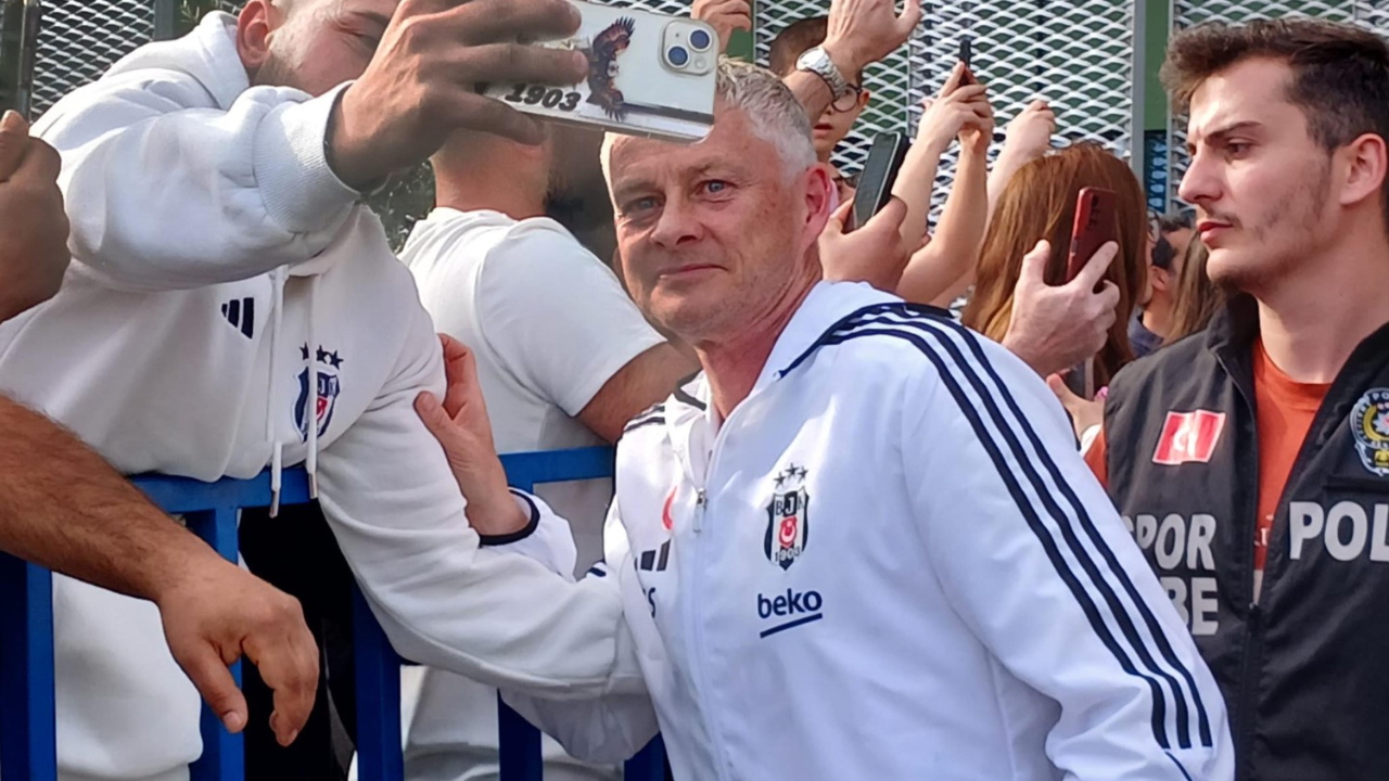 Beşiktaş’a İzmir’de coşkulu karşılama... Kartal deplasmanda Göztepe'yi yenip moral bulmak istiyor