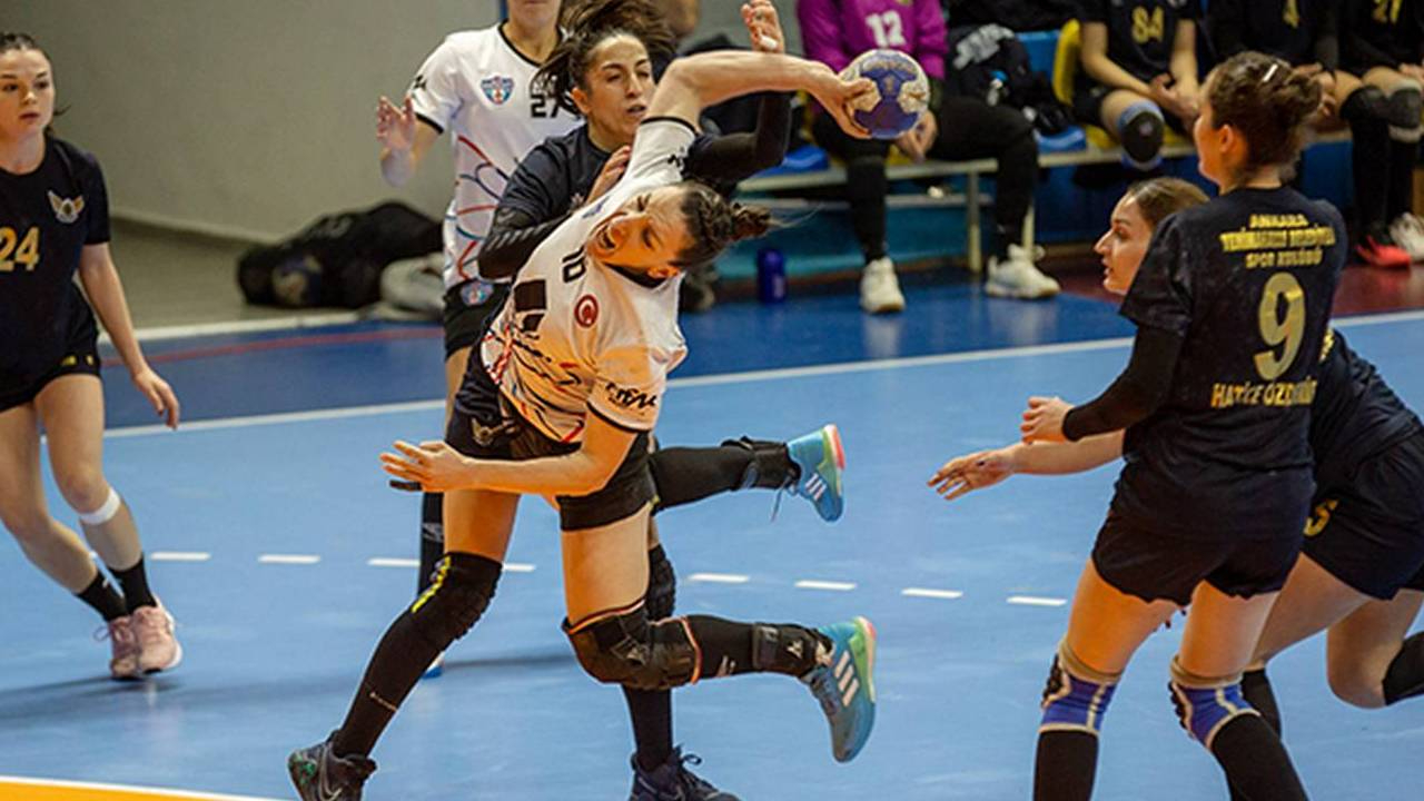 Hentbol Kadınlar Süper Ligi’nde Play-off'a kalan takımlar belli oldu, play-off heyecanı yarın başlıyor