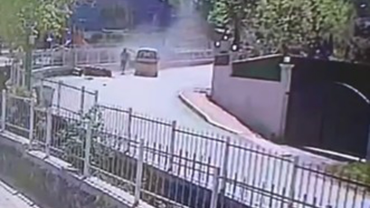 Kocaeli’de feci kaza! Taksi ile motosiklet kafa kafaya çarpıştı, sürücü ağır yaralı