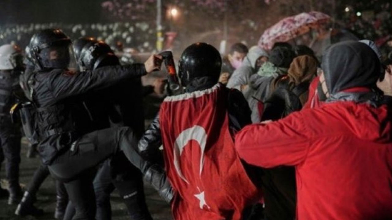 Gazetecilerin dosyası ayrıldı! Provokatif gösteri yapan 99 Sanığın duruşması başladı!