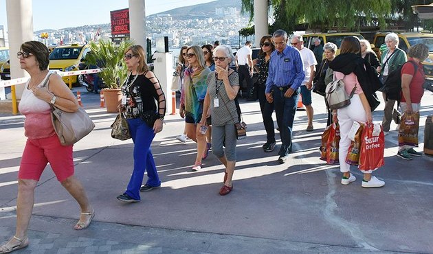 ABD'li 783 turist Kuşadası'ndan Türkiye'ye vizesiz giriş yaptı!