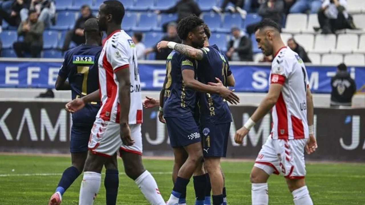 Sivasspor paraşütsüz düşüyor! Kasımpaşa'dan 3 gollü galibiyet