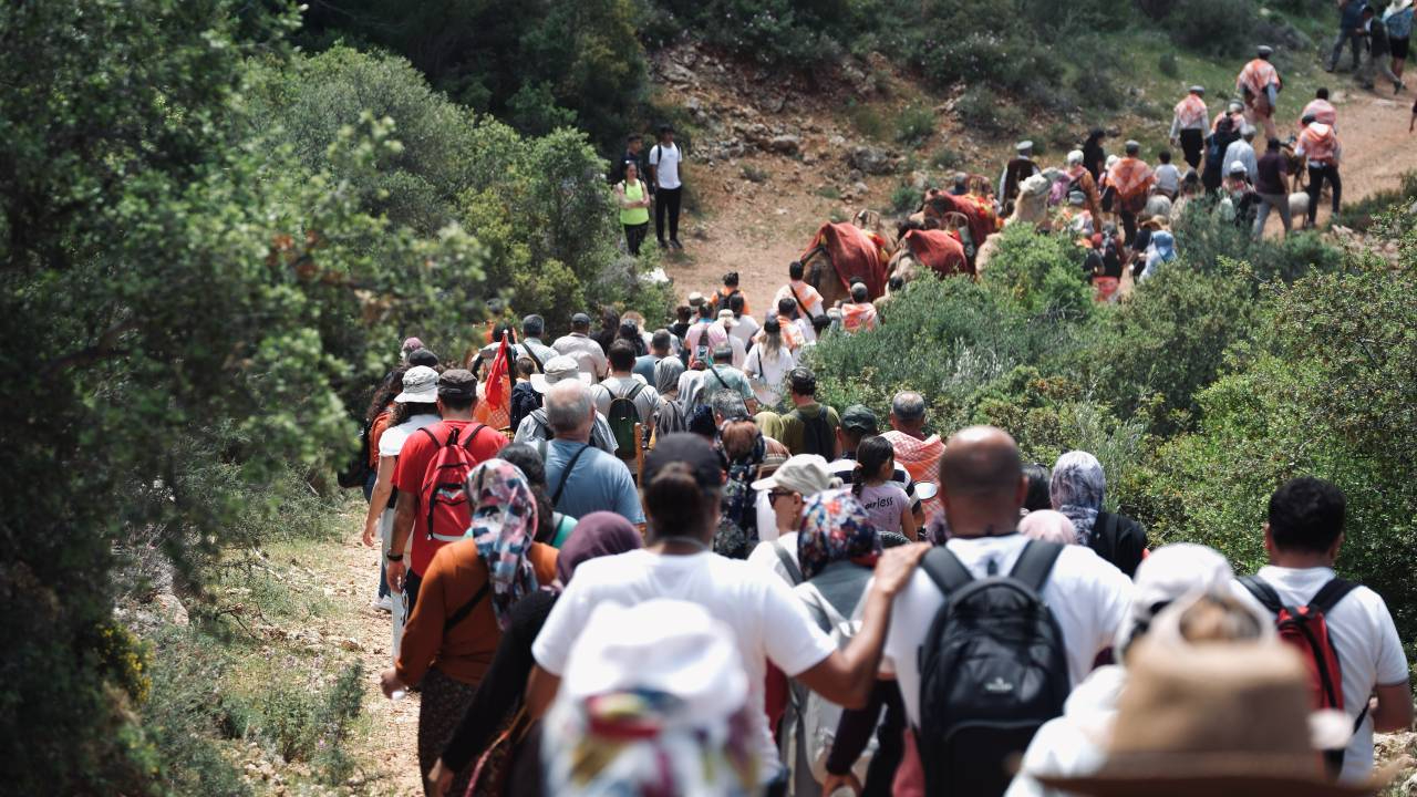 Kaş'ta Likya Su Yolu Yürüyüşü ve Patara Yörük Göçü etkinliği... Yaklaşık bin kişi 8 km yürüdü