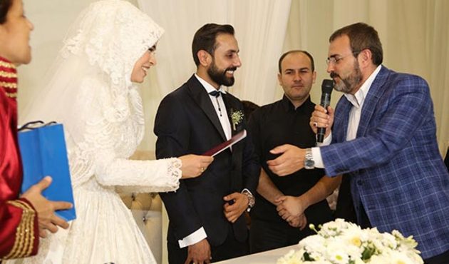 Ak Parti Genel Başkan Yardımcısı Ünal nikah şahidi oldu!