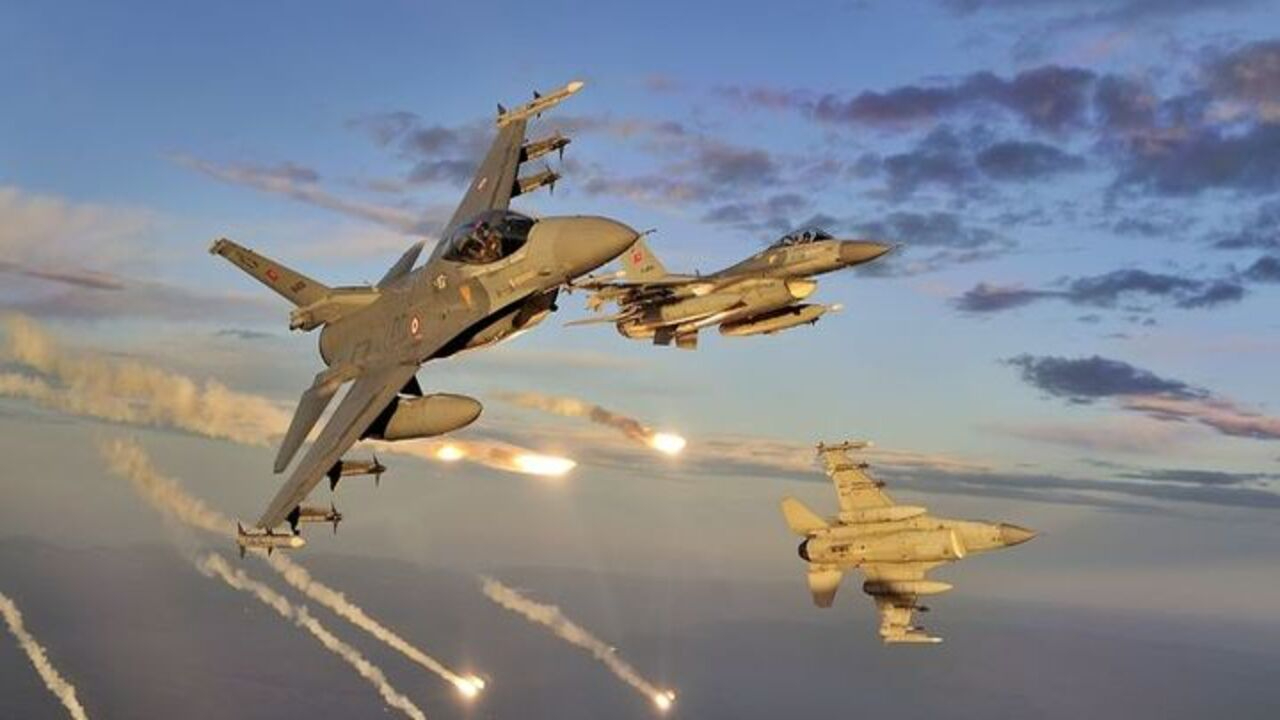 TSK, Irak'ın kuzeyindeki PKK'ya havadan tarihi bir bildiri dağıttı!