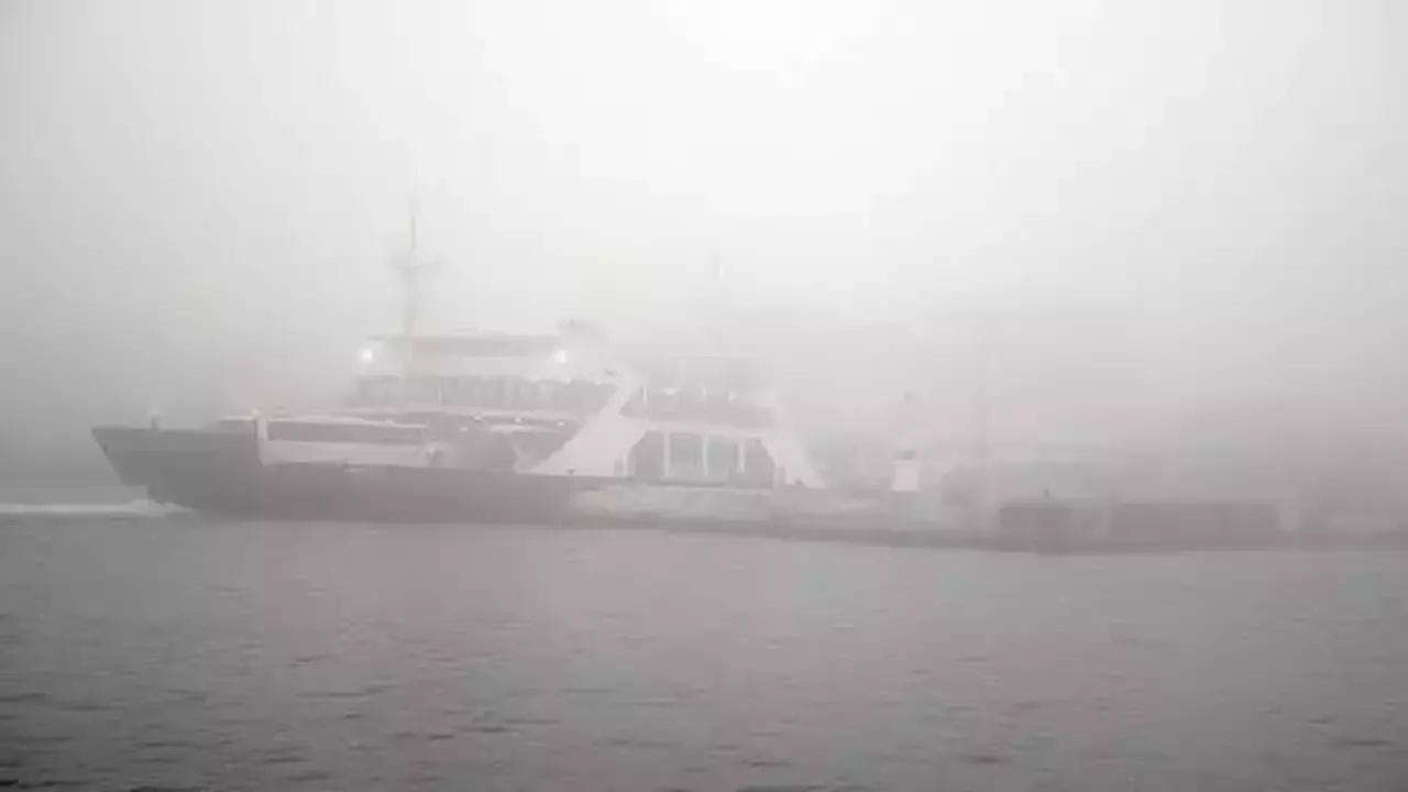 Gemi trafiğine sis engeli: Çanakkale Boğazı çift yönlü trafiğe kapatıldı!