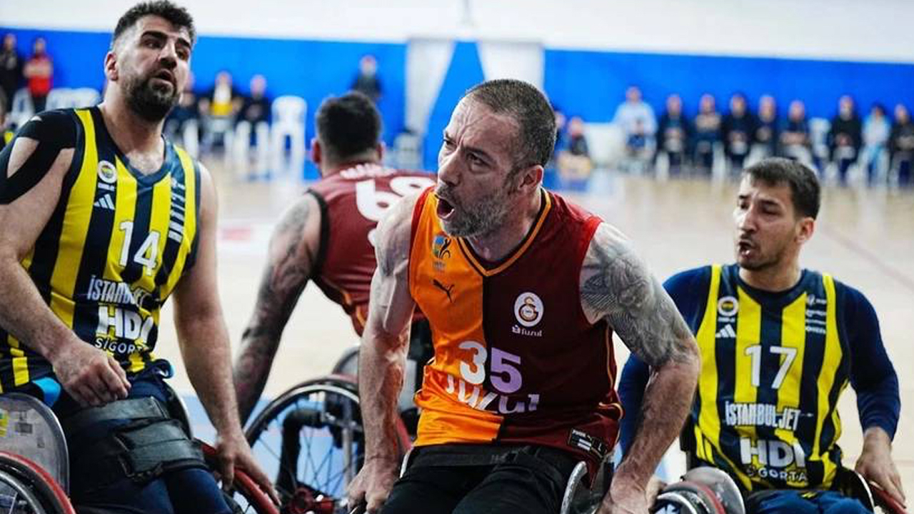 Fenerbahçe'yi yenen Galatasaray şampiyonluğunu ilan etti