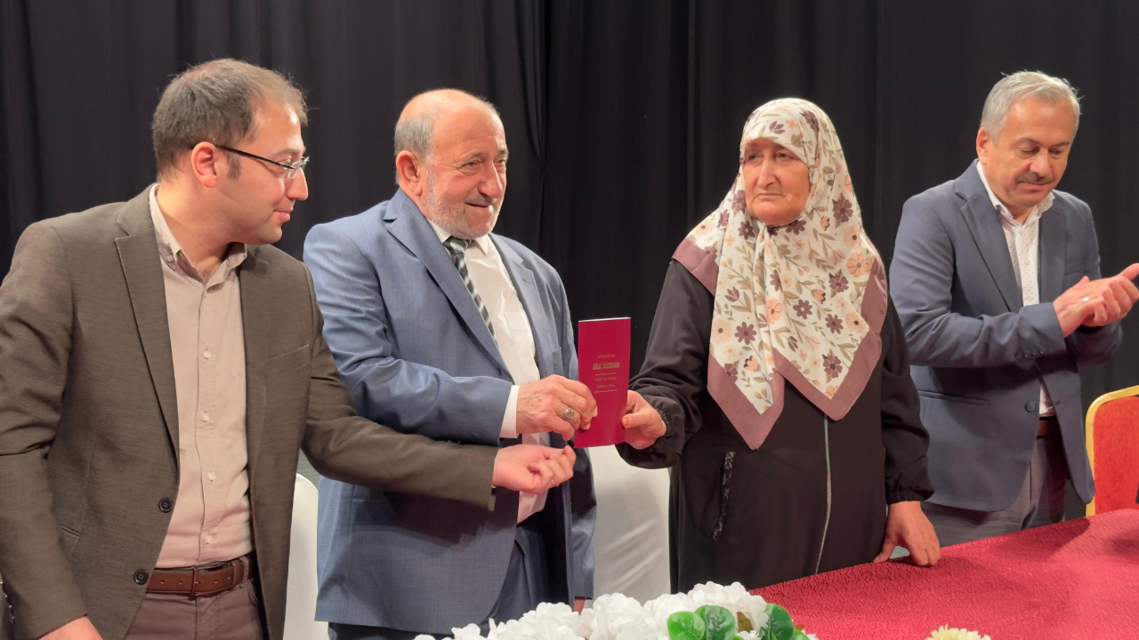 Aşkın yaşı yoktur... Tosya Huzurevinde tanışıp evlendiler