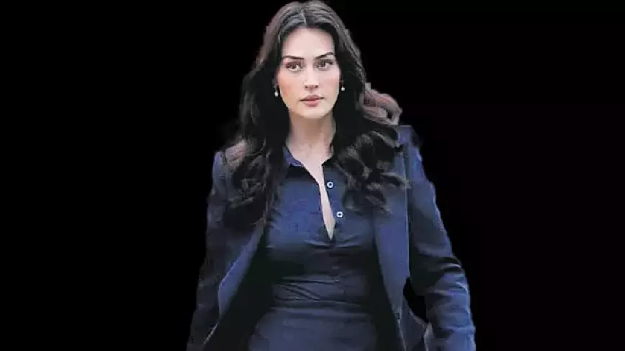 Güzel oyuncu Esra Bilgiç'in yeni projesi belli oldu! İşte rolü...