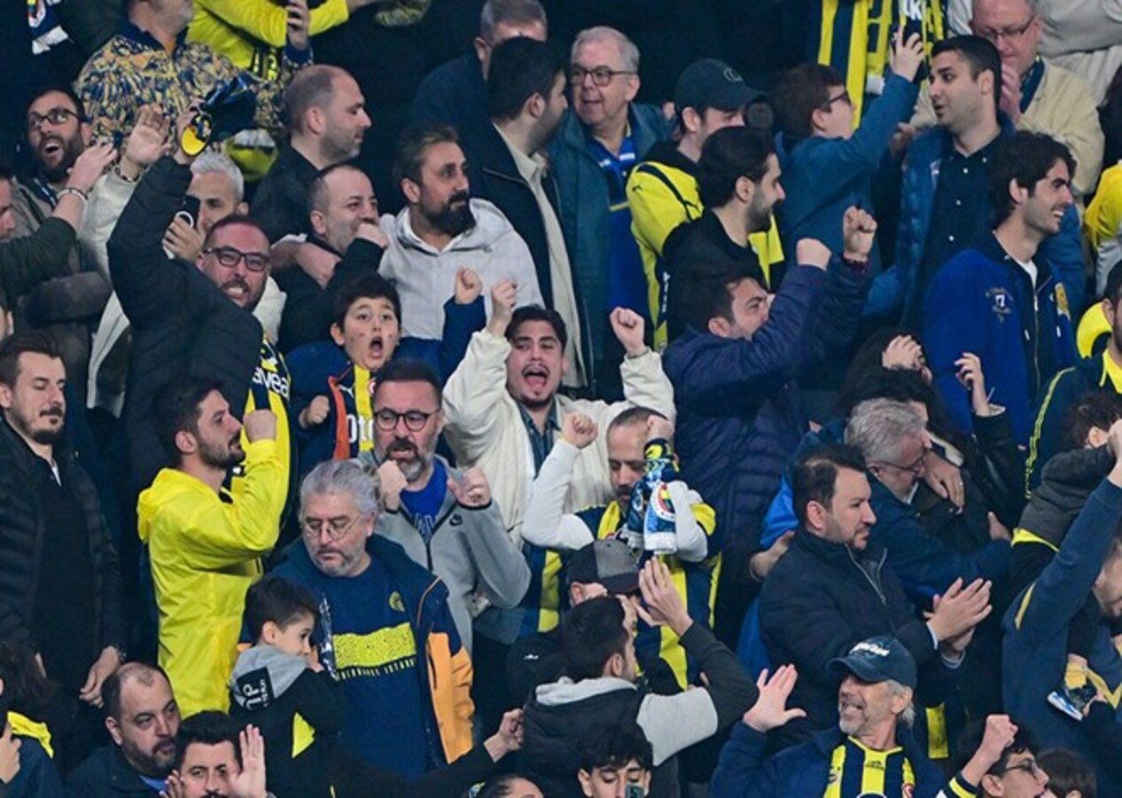 Fenerbahçe - Kayserispor maçı sonrası tribünler yangın yerine döndü: Polis müdahalesi geldi!