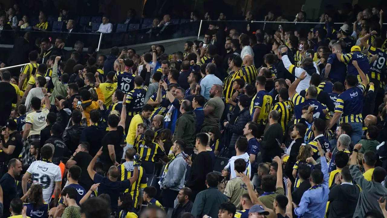 Fenerbahçe taraftarlarından Ali Koç ve yönetimine istifa çağrısı