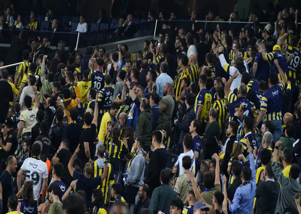 Fenerbahçe taraftarlarından Ali Koç ve yönetimine istifa çağrısı