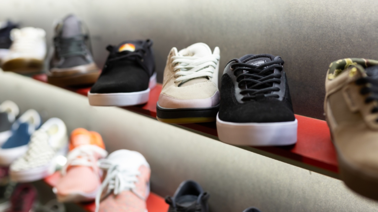 Domuz derisi skandalı! Ticaret Bakanlığı'ndan New Balance, Vans ve Camper’a milyonluk ceza