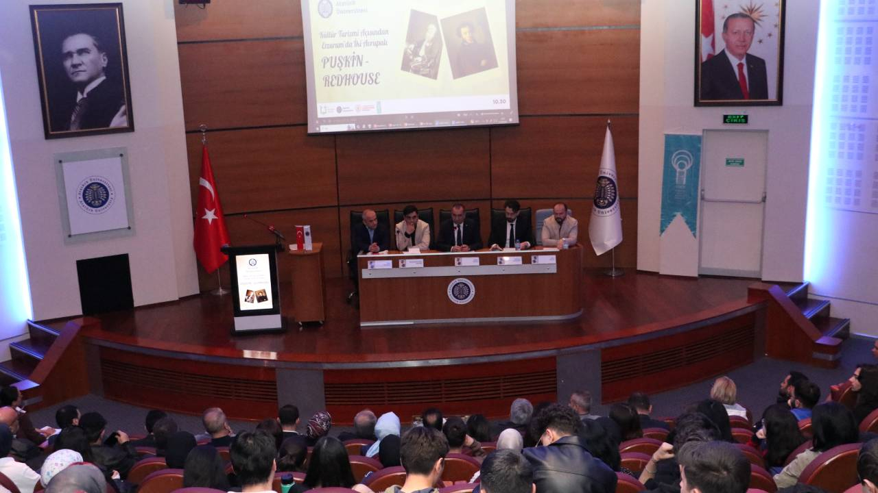 Atatürk Üniversitesi'nde "Erzurum'da İki Avrupalı: Puşkin-Redhouse" paneli düzenlendi