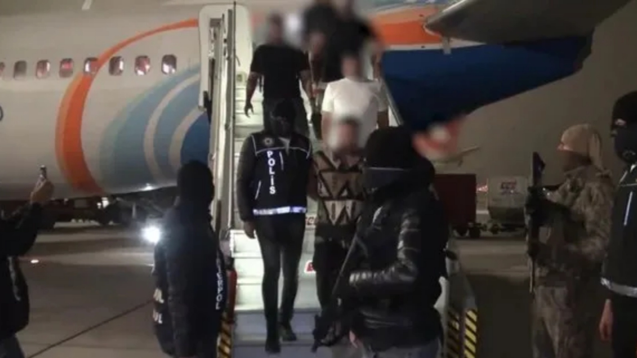 Kırmızı bültenle aranan 3 kişi yakalandı! Türkiye'ye iade edildiler...