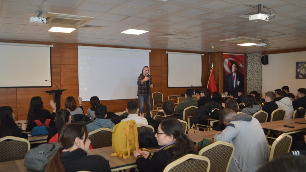 Ayvalık’ta turizm öğrencilerinden örnek proje: İşaret diliyle engeller kalkıyor