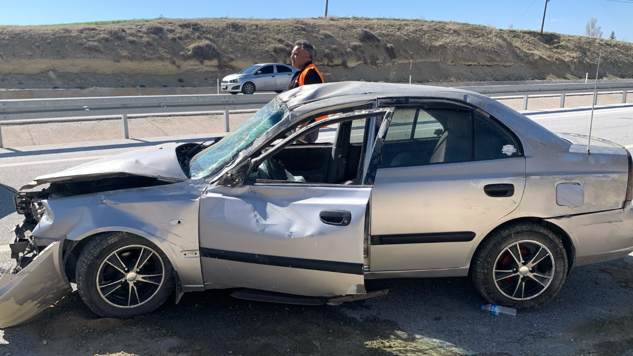 Karaman’da feci kaza! Takla atan otomobilde 2 kişi yaralandı