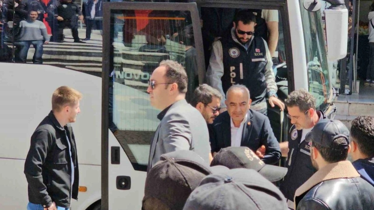 CHP'li eski Devrek Belediye Başkanı Çetin Bozkurt'a 'usulsüzlük ve zimmete geçirme' suçundan ev hapsi verildi