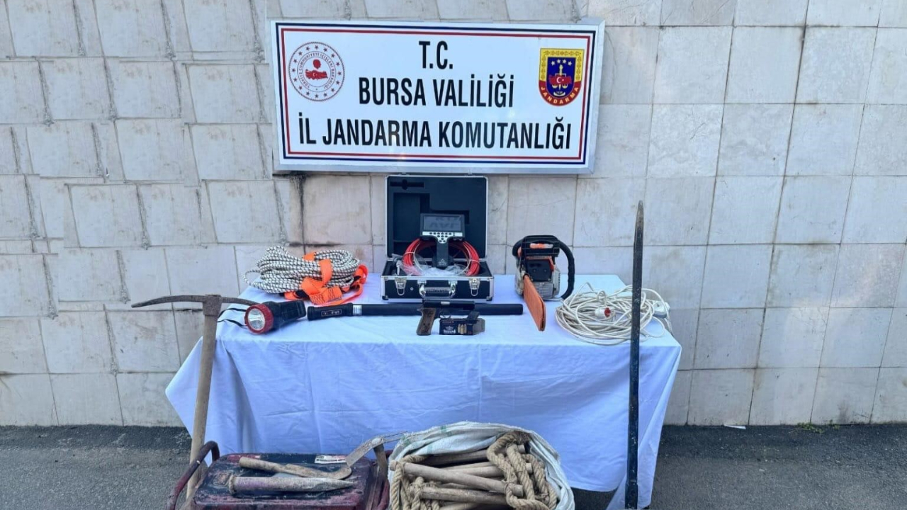 Bursa’da kaçak kazı operasyonu! 4 şüpheli suçüstü yakalandı