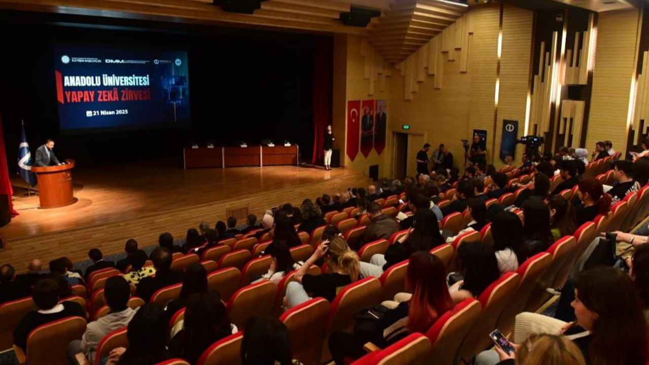 Eskişehir’de yapay zekâ zirvesi: Geleceğin teknolojisi masaya yatırıldı