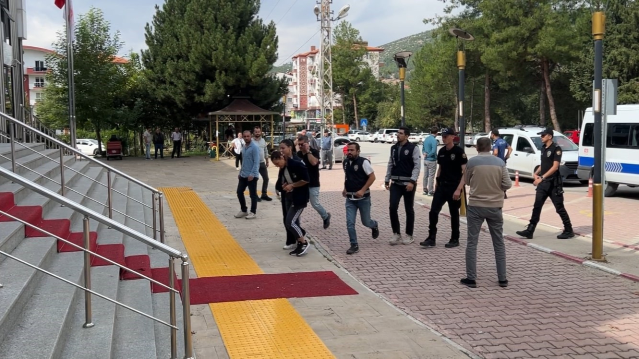 Yolunu kesip halasının oğlunu öldüren sanık ve eşine ağırlaştırılmış müebbet talebi