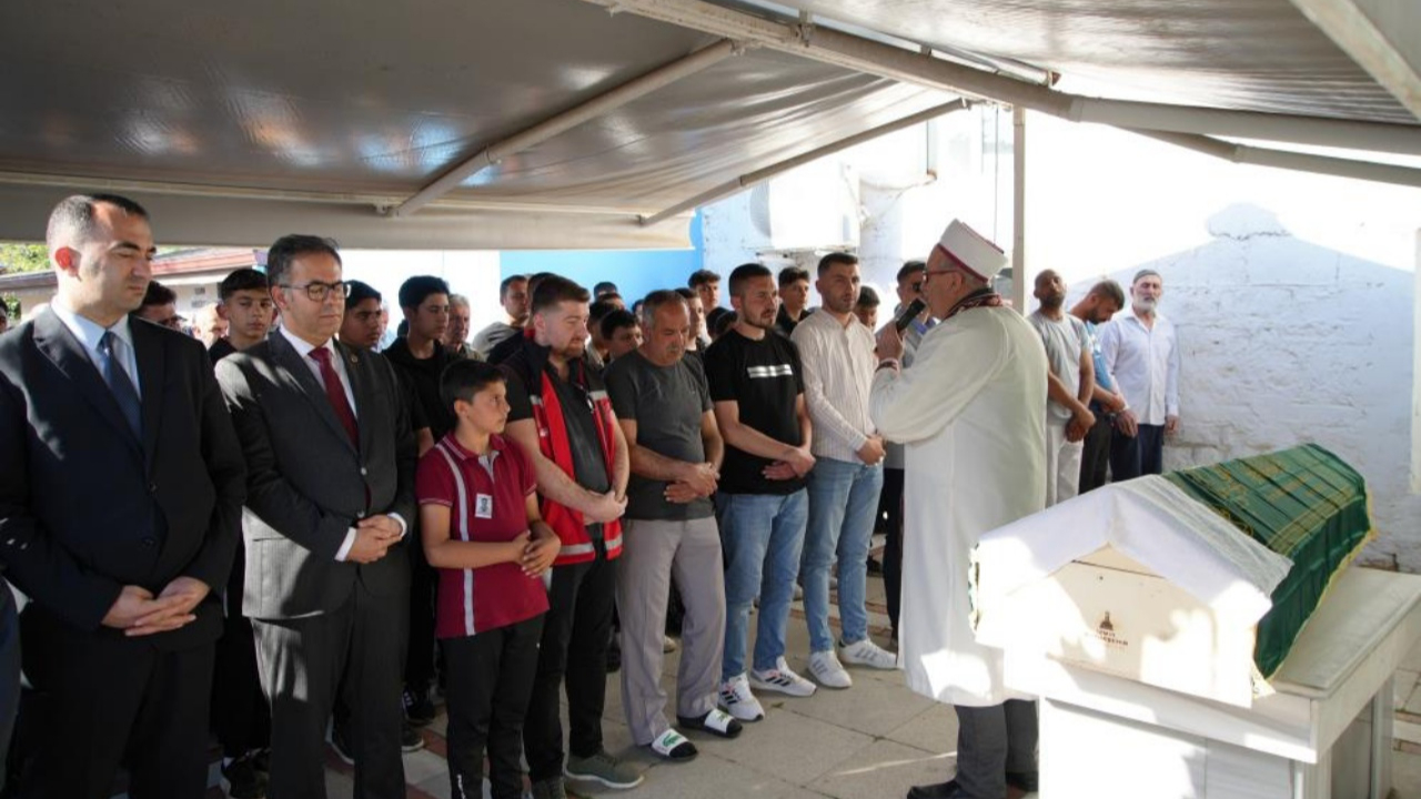 Edirne’de Meriç Nehri’nde boğulan 14 yaşındaki Ege son yolculuğuna uğurlandı