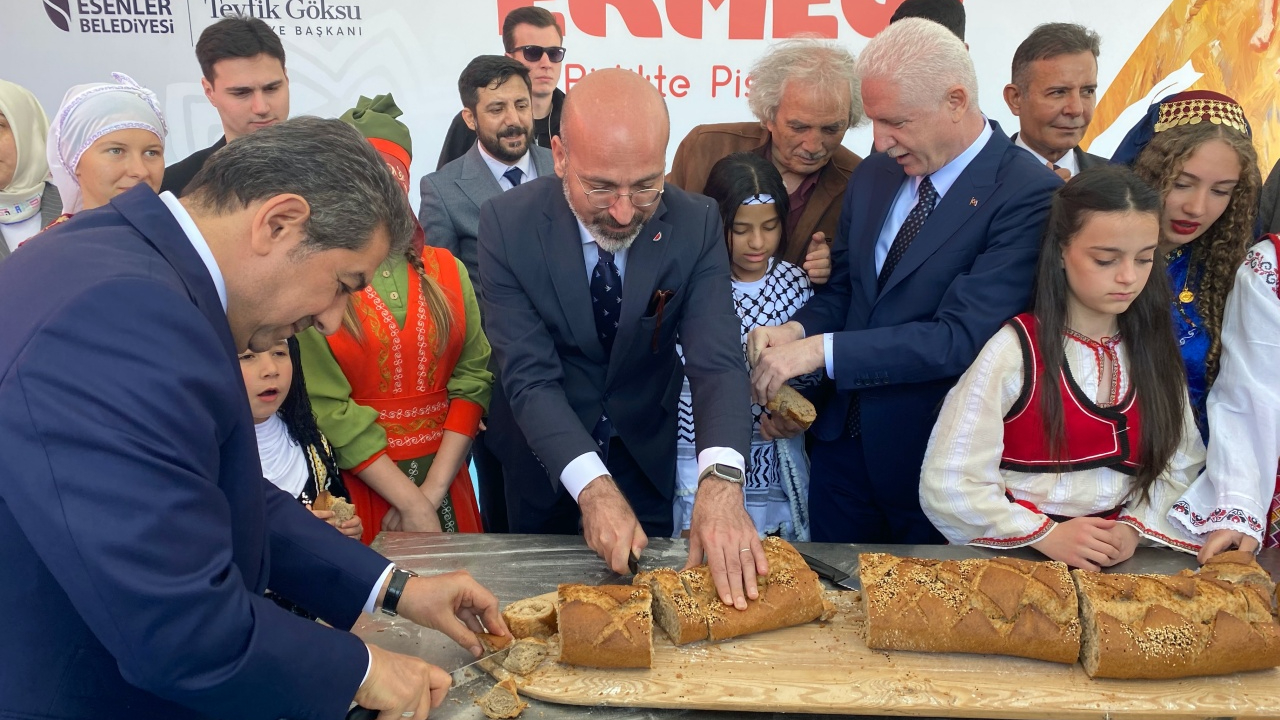 Esenler’de 8 ülkeden çocuklar barış ekmeği pişirdi