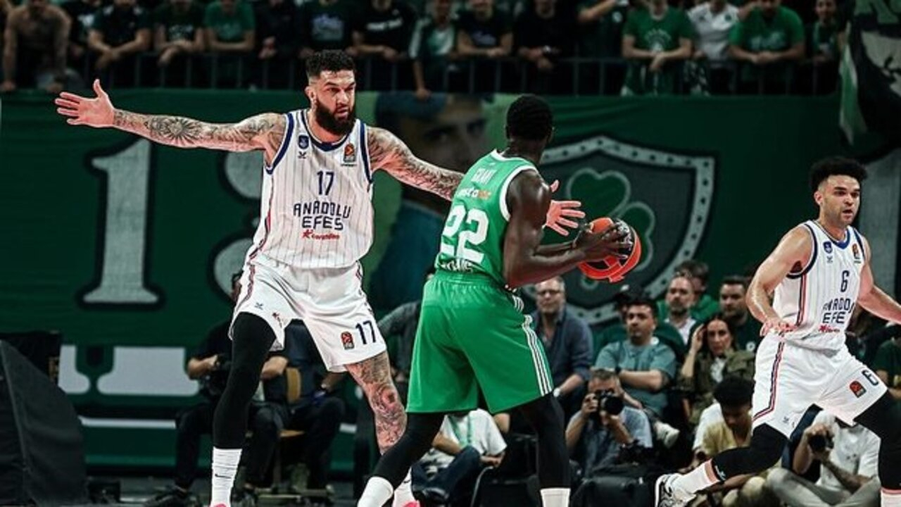 Anadolu Efes sonunu getiremedi, Atina'da son bölümde yıkıldı (Panathinaikos 87-83 Anadolu Efes | Maçın sonucu)