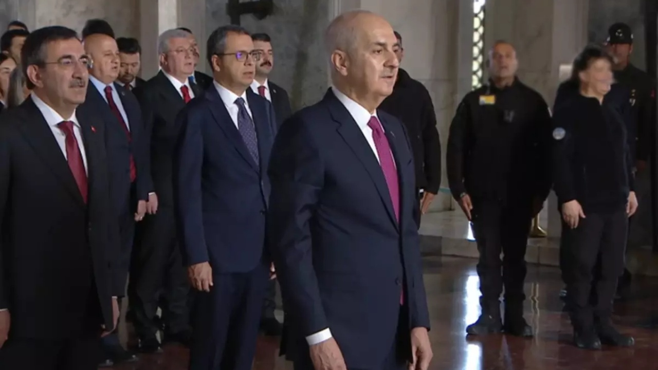 Anıtkabir’de 23 Nisan coşkusu: Devlet erkanı Ata’nın huzurunda!
