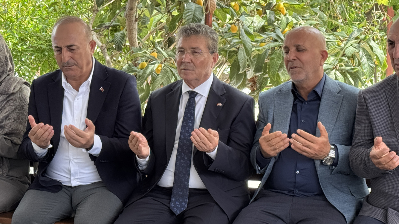 KKTC Başbakanı Üstel'den AK Parti Antalya Milletvekili Mevlüt Çavuşoğlu'na taziye ziyareti