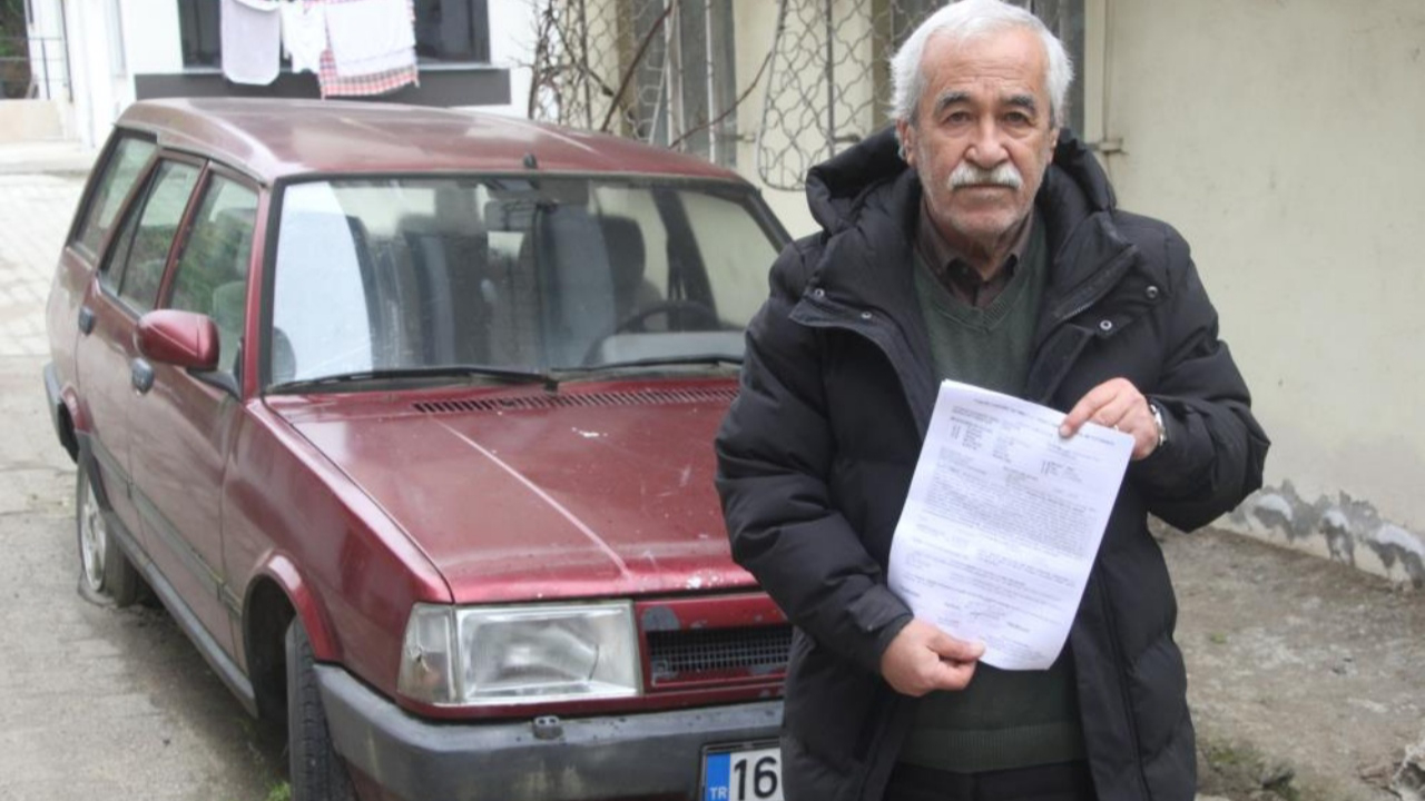 Emekli öğretmenin 17 yıllık çilesi: Hayalindeki Tofaş Kartal evinin önünde çürüyor!