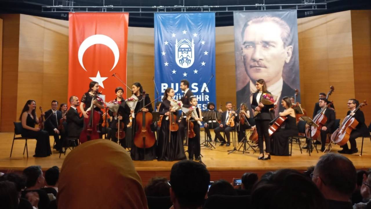Bursa Oda Orkestrası 23 Nisan öncesi çocuklar için çaldı