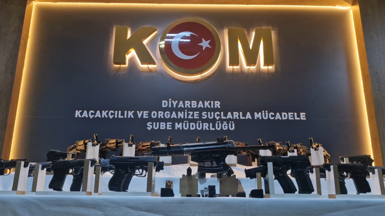 Diyarbakır'da 'Uluslararası silah kaçakçılığı'na 3 tutuklama; 27 silah ele geçirildi