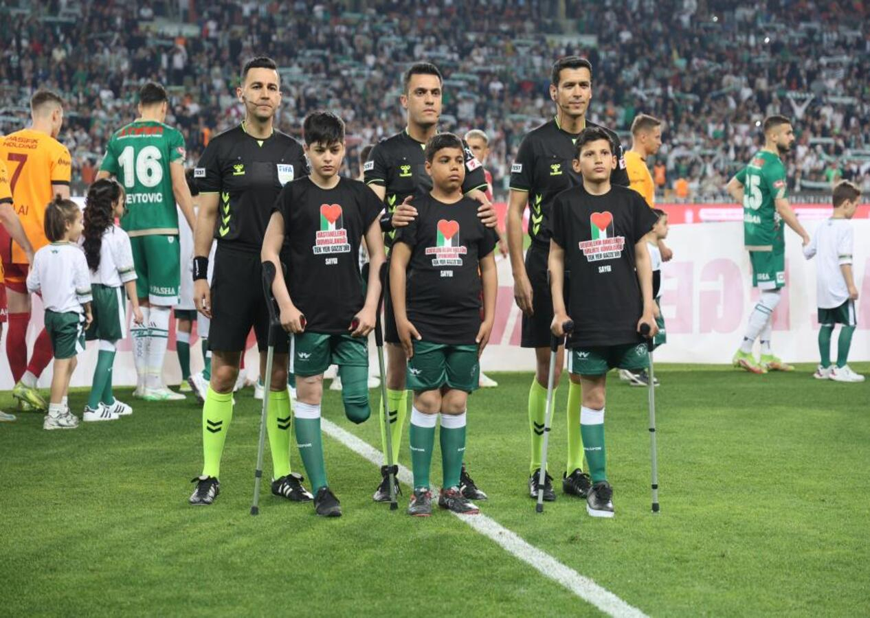 Konyaspor - Galatasaray maçına dakikalar kala beklenmedik gelişme: Hakem hastaneye kaldırıldı!