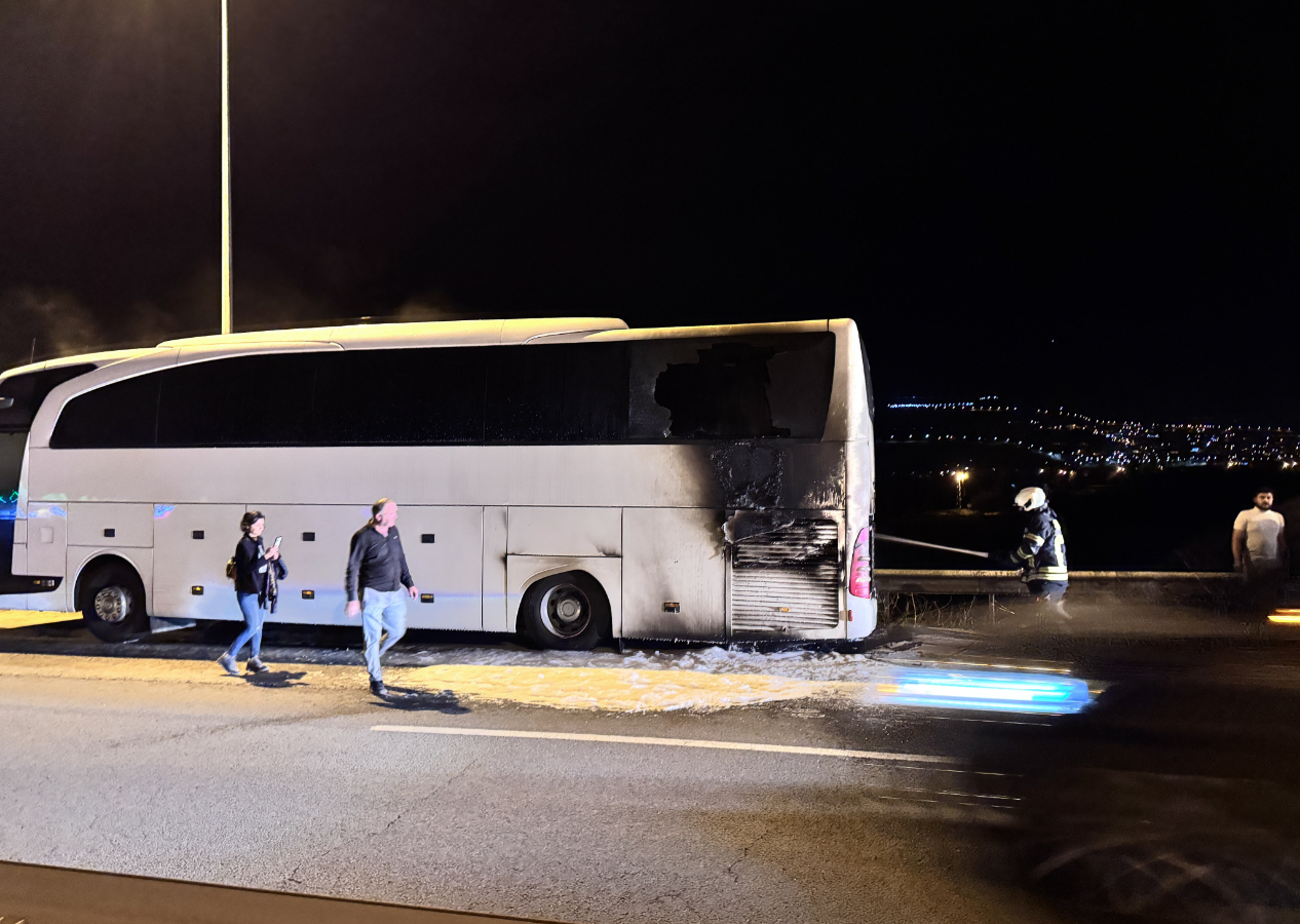 Kayseri'de korku dolu seyahat! Turistleri taşıyan otobüste yangın