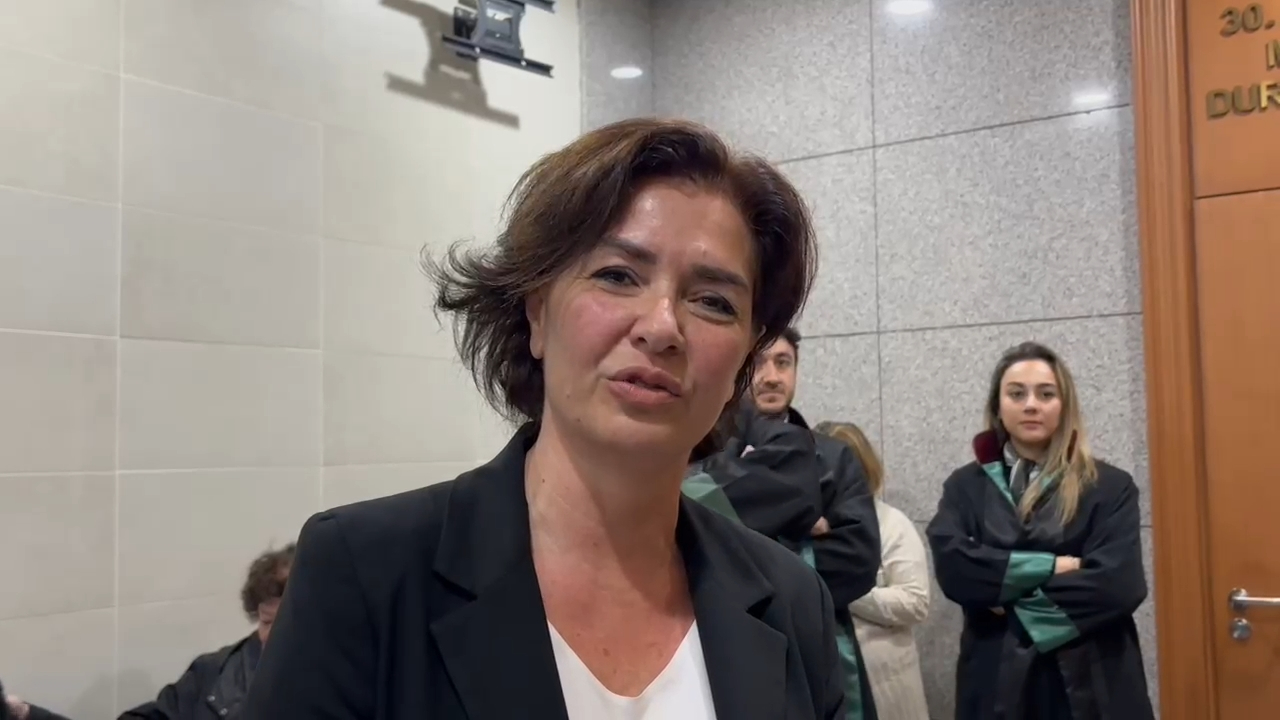 Özlem Gürses TSK'ya hakaret davasında hakim karşısına çıktı, 1 yıl 3 ay ceza yedi