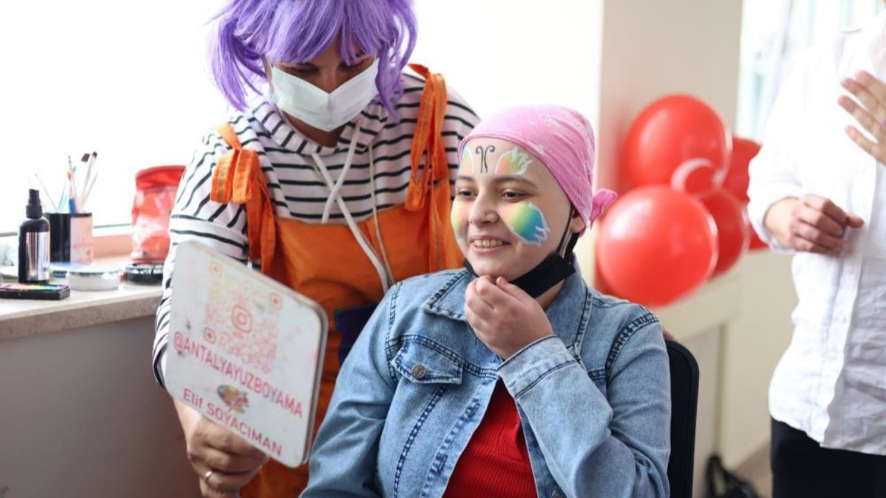 MÜSİAD Antalya’dan kanserli çocuklara 23 Nisan hediyesi: İlaç desteği ve müzikli kutlama