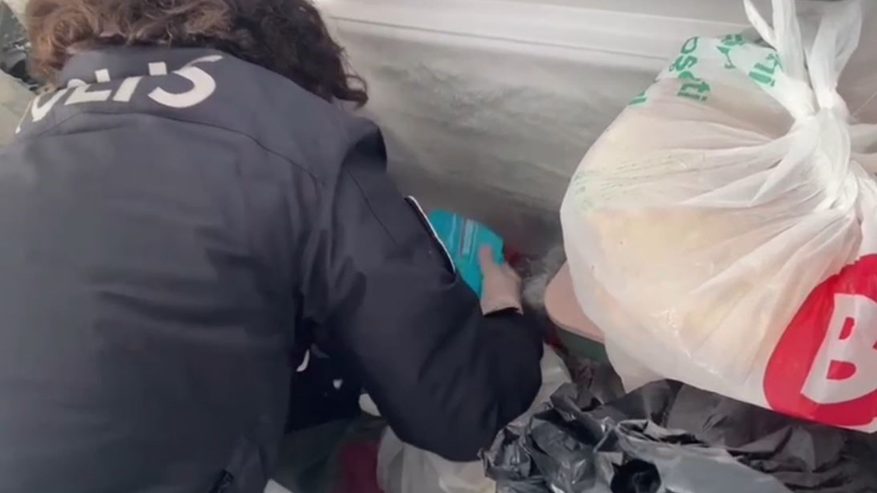 Sivas’ta silah kaçakçılarına darbe! Derin dondurucuda saklanan silahlar ele geçirildi