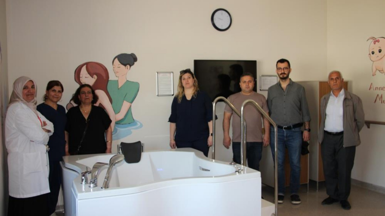 Kahta Devlet Hastanesi’nden Fethi Sekin’e suda doğum ziyareti