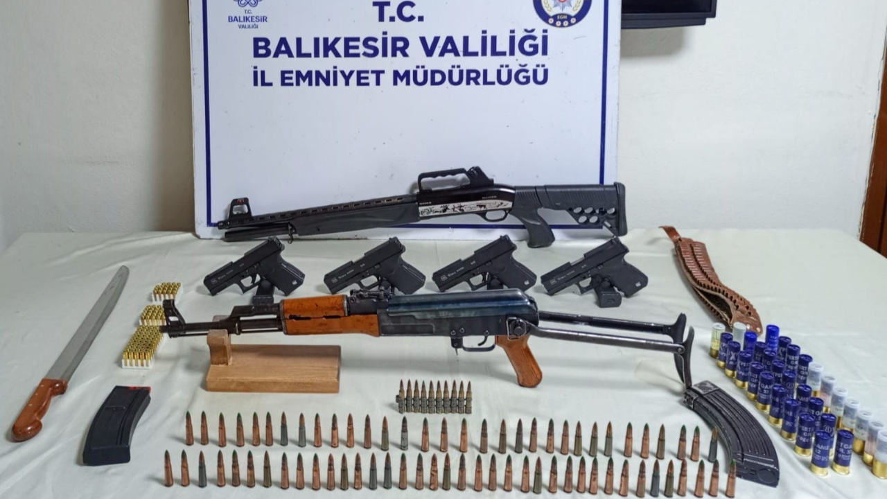 Bandırma’da silah kaçakçılığına darbe! Kalaşnikof ve mühimmat ele geçirildi