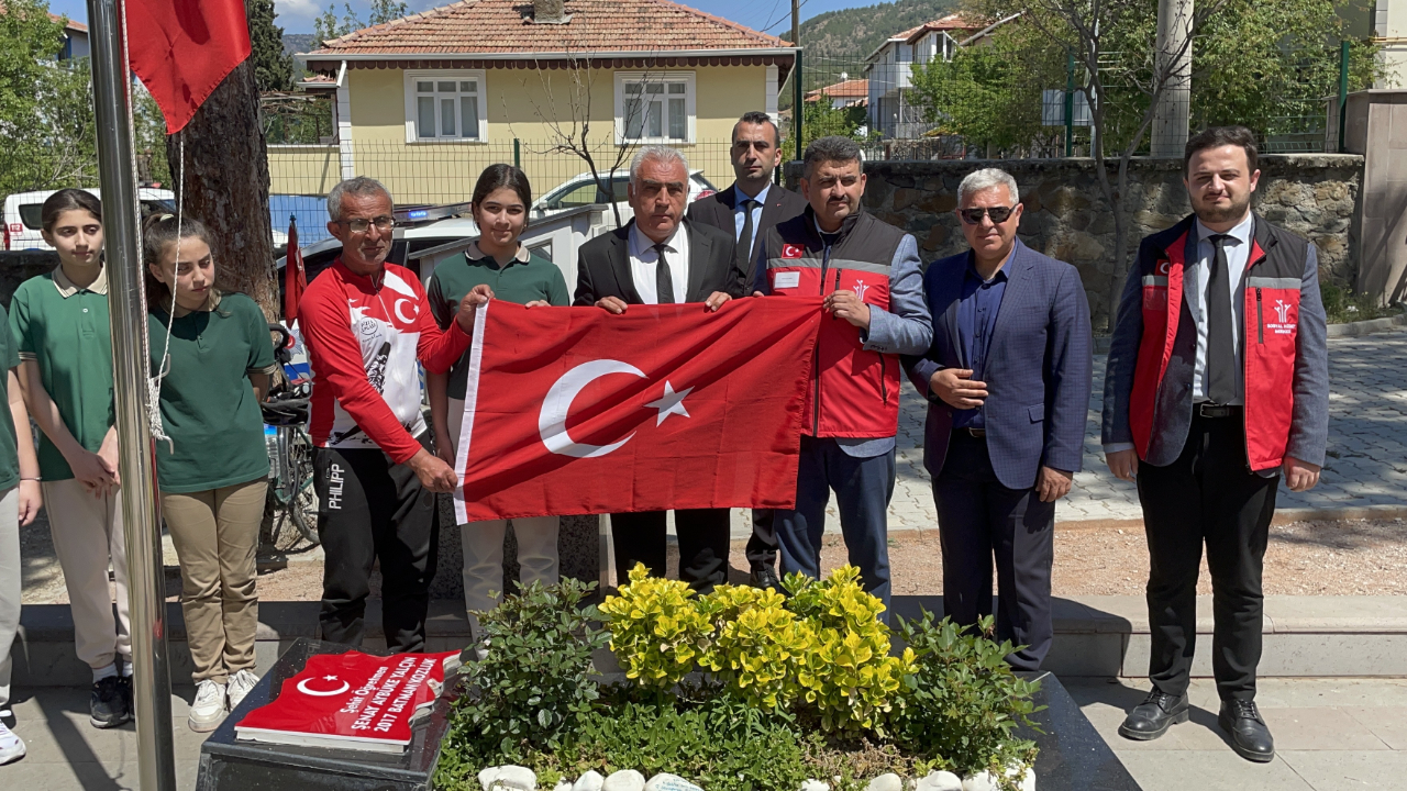 Orhan Kotluk şehit öğretmen Aybüke Yalçın anısına başlattığı bisiklet yolculuğunu tamamladı