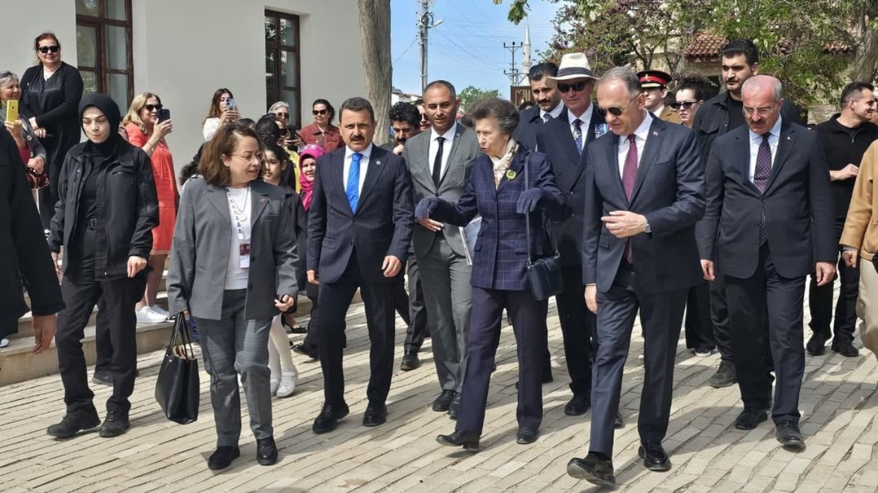 Kraliyet Prensesi Anne, Çanakkale’de Seddülbahir Kalesi’ni ziyaret etti