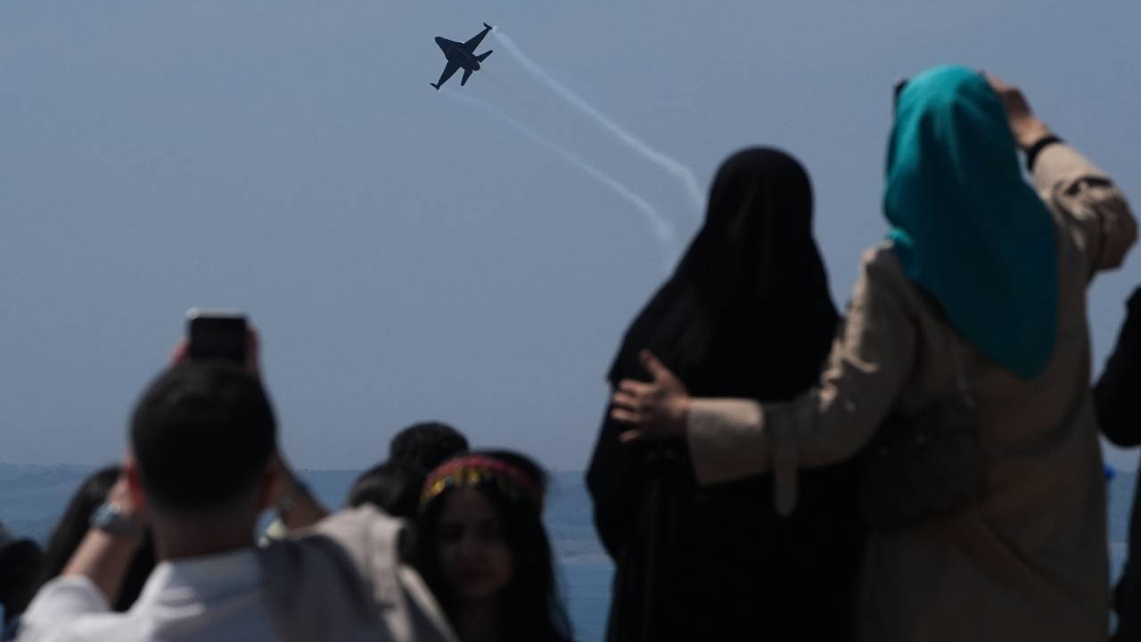 SOLOTÜRK'ten Çanakkale Şehitler Abidesi semalarında nefes kesen gösteri