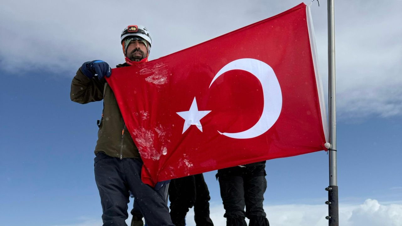 Milli dağcı Tarık Tarkan Aksakal, Erciyes'in zirvesine 13 saatte ulaştı