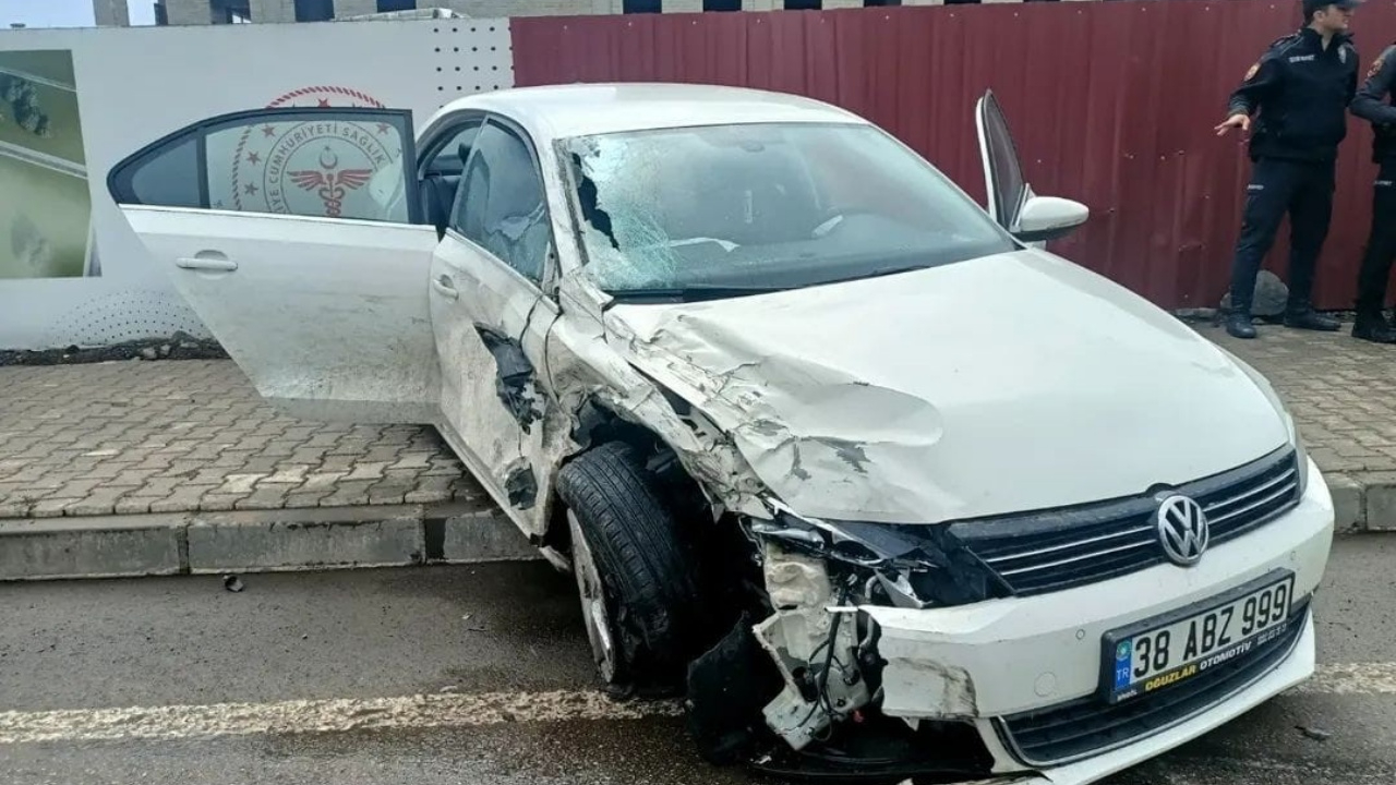 Bingöl’de korkutan kaza! 3 yaralı, yolda uzun kuyruklar oluştu